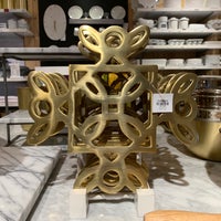 Photo taken at Crate &amp;amp; Barrel by Christian A. on 10/21/2018