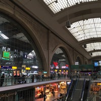 รูปภาพถ่ายที่ Promenaden Hauptbahnhof Leipzig โดย Elisa J. เมื่อ 3/29/2019