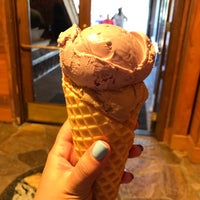 Photo taken at Shucker Muckers Ice Creamery by Natalia V. on 6/22/2017