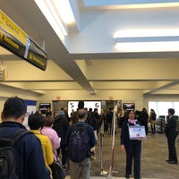 Photo taken at Gate 6 by Bunji Y. on 10/17/2018