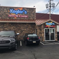รูปภาพถ่ายที่ Kegler&amp;#39;s Sports Bar &amp;amp; Lounge โดย Patrick R. เมื่อ 8/7/2019
