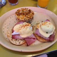 Photo taken at Snooze, an A.M. Eatery by Matt A. on 9/5/2021