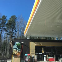 Photo taken at Shell by Evgeniy M. on 4/13/2018