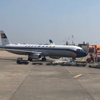 Photo taken at Lufthansa Flight LH 2037 by Conrad W. on 4/18/2018