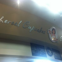 2/12/2013에 Josh F.님이 Ethereal Cupcake and Coffee Shoppe에서 찍은 사진