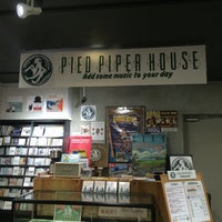 Photo taken at PIED PIPER HOUSE TOWER RECORDS SHIBUYA by Shoko K. on 8/4/2016