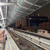 Photo taken at BTS Saphan Taksin (S6) by JEJOON P. on 11/26/2023