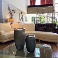 10/6/2013にBob F.がAmbiente Modern Furnitureで撮った写真