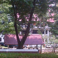 Photo taken at Gedung H Fakultas Psikologi UI by Hastin Y. on 12/19/2012