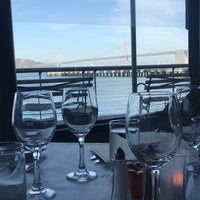 Снимок сделан в Waterfront Restaurant пользователем Dilek U. 10/27/2019