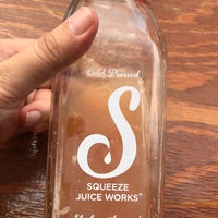 รูปภาพถ่ายที่ Squeeze Juice Works โดย Zamarina P. เมื่อ 6/24/2018