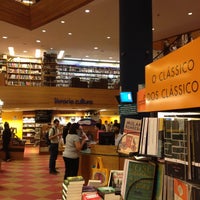 Photo taken at Livraria Cultura by Vitor B. on 5/4/2013