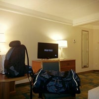 Foto diambil di La Quinta Inn &amp;amp; Suites Atlanta Conyers oleh Morgan F. pada 12/28/2012