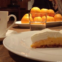 Photo taken at カフェ マメヒコ (CAFE MAME-HIKO) 渋谷店 by Tomoko on 4/30/2013