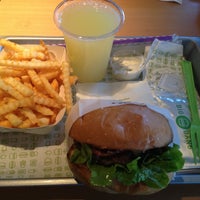 5/2/2013 tarihinde Ozlem K.ziyaretçi tarafından Big Bang Burger'de çekilen fotoğraf