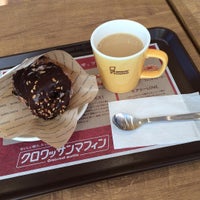Photo taken at Mister Donut by hiro 5. on 4/11/2016