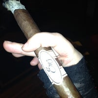 12/1/2012にNoniShaney @missversatileがUnited Cigars Inc.で撮った写真