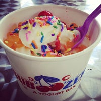 รูปภาพถ่ายที่ Sub Zero Yogurt and Ice Cream โดย Cassie C. เมื่อ 7/9/2013