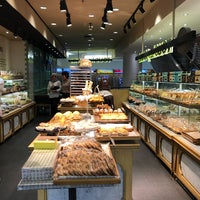 Photo taken at TOUS les JOURS by Cluelinary on 8/10/2017