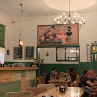 Photo prise au Cafeneaua Verde par Florina P. le3/6/2020