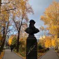 Photo taken at Сквер Л. Н. Толстого by Volodia Shadrin on 10/16/2021