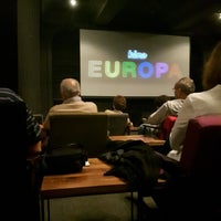 รูปภาพถ่ายที่ Kino Europa โดย Nessie H. เมื่อ 9/17/2016
