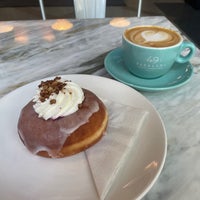 Photo taken at 49th Parallel &amp;amp; Lucky&amp;#39;s Doughnuts by Kristen H. on 7/17/2023