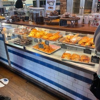 Foto scattata a Hot Buns Bakery da Kristen H. il 7/23/2023