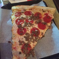 Photo taken at Cameli&amp;#39;s Gourmet Pizza Joint by Lindsay W. on 7/3/2016