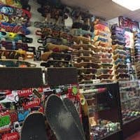 4/12/2015에 Greg N.님이 Carve Skate Shop에서 찍은 사진