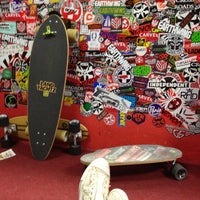 4/27/2013에 Greg N.님이 Carve Skate Shop에서 찍은 사진