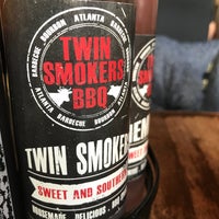 Photo prise au Twin Smokers BBQ par Adriana E. le12/30/2019