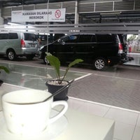 Photo taken at Plaza Toyota Green Garden by Dhenny R. on 11/19/2012
