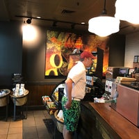 Foto tirada no(a) Starbucks por David F. em 7/27/2017