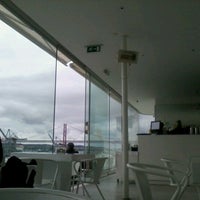 Foto tirada no(a) Le Chat por Joana A. em 11/4/2012