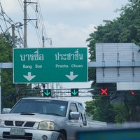 Photo taken at Saphan Daeng Intersection by Pupae B. on 9/20/2023