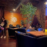 Снимок сделан в Mojo Hookah lounge пользователем Khaled A. 6/3/2021