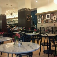 9/19/2012にLindsey D.がToni Patisserie &amp;amp; Caféで撮った写真