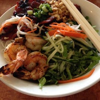 รูปภาพถ่ายที่ Bolsa Vietnamese Restaurant โดย SL C. เมื่อ 5/17/2013