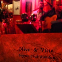 รูปภาพถ่ายที่ Olive &amp;amp; Vine โดย Vino V. เมื่อ 2/11/2013