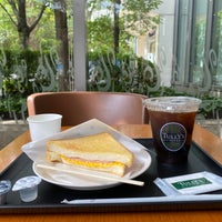 Photo taken at Tully&#39;s Coffee by Akihide I. on 6/11/2021