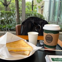 Photo taken at Tully&amp;#39;s Coffee by Akihide I. on 10/8/2021