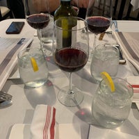 Foto tirada no(a) Red Carpet Italian Restaurant por Carolina M. em 10/23/2018