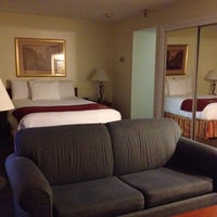 รูปภาพถ่ายที่ Chase Suite Hotel Tampa โดย Magdalena R. เมื่อ 12/9/2012