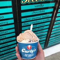 Das Foto wurde bei Curly&amp;#39;s Ice Cream &amp;amp; Frozen Yogurt von Mark P. am 9/1/2019 aufgenommen