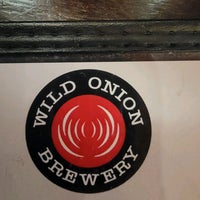 Foto diambil di The Onion Pub and Brewery oleh Mike H. pada 12/29/2021