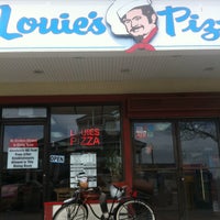 Foto tirada no(a) Louie&amp;#39;s Pizza por Timothy C. em 5/1/2013