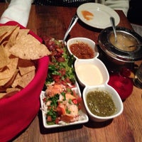 รูปภาพถ่ายที่ Red Lulu Cocina &amp;amp; Tequila Bar โดย Lisandro A. เมื่อ 10/12/2013