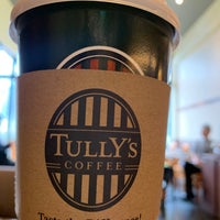 Photo taken at Tully&amp;#39;s Coffee by 🐑 on 5/25/2023