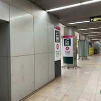 Photo taken at Oedo Line Aoyama-itchome Station (E24) by 🐑 on 9/30/2023